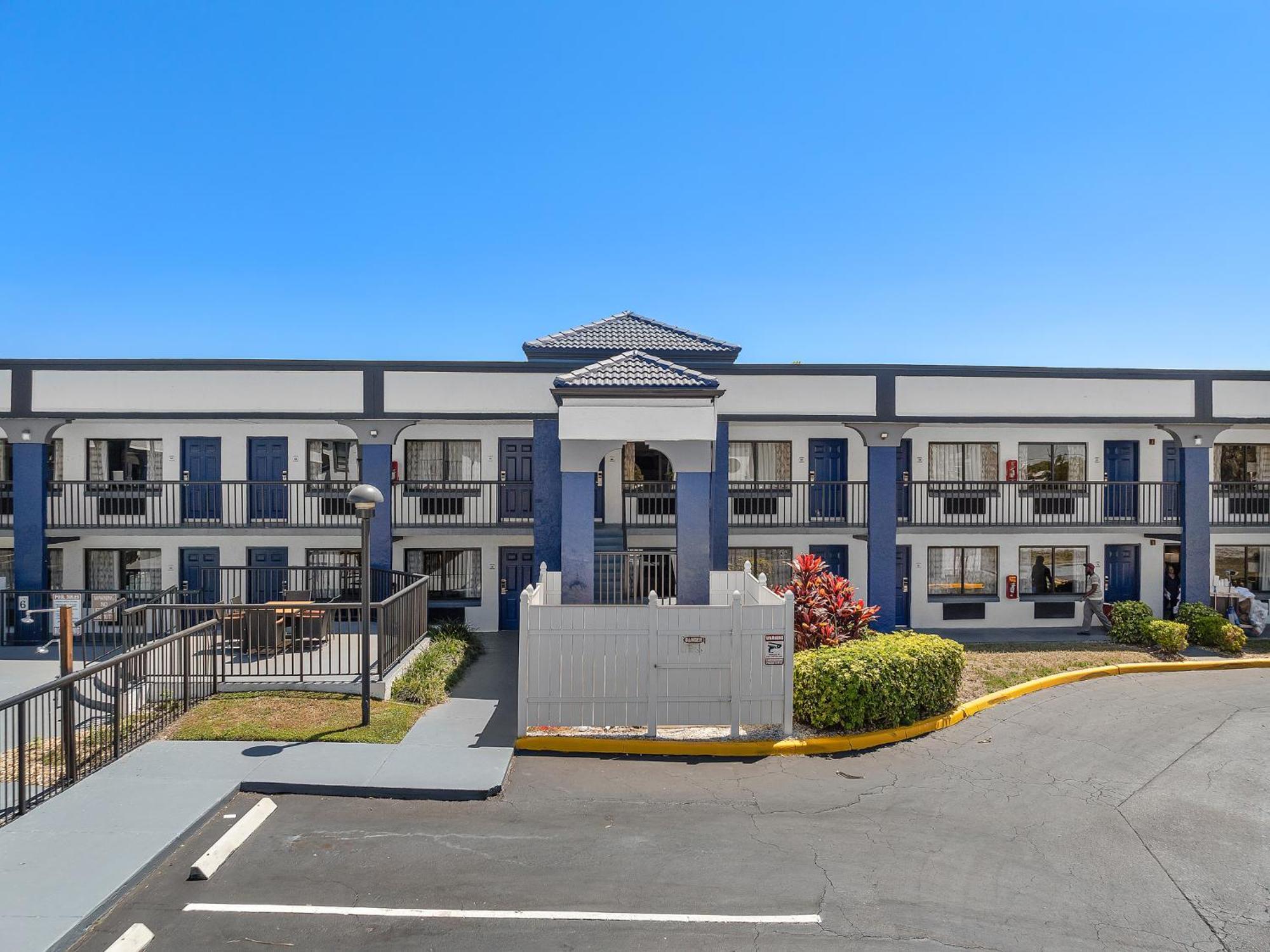 Baymont By Wyndham Orlando East Hotel Alafaya Exterior foto