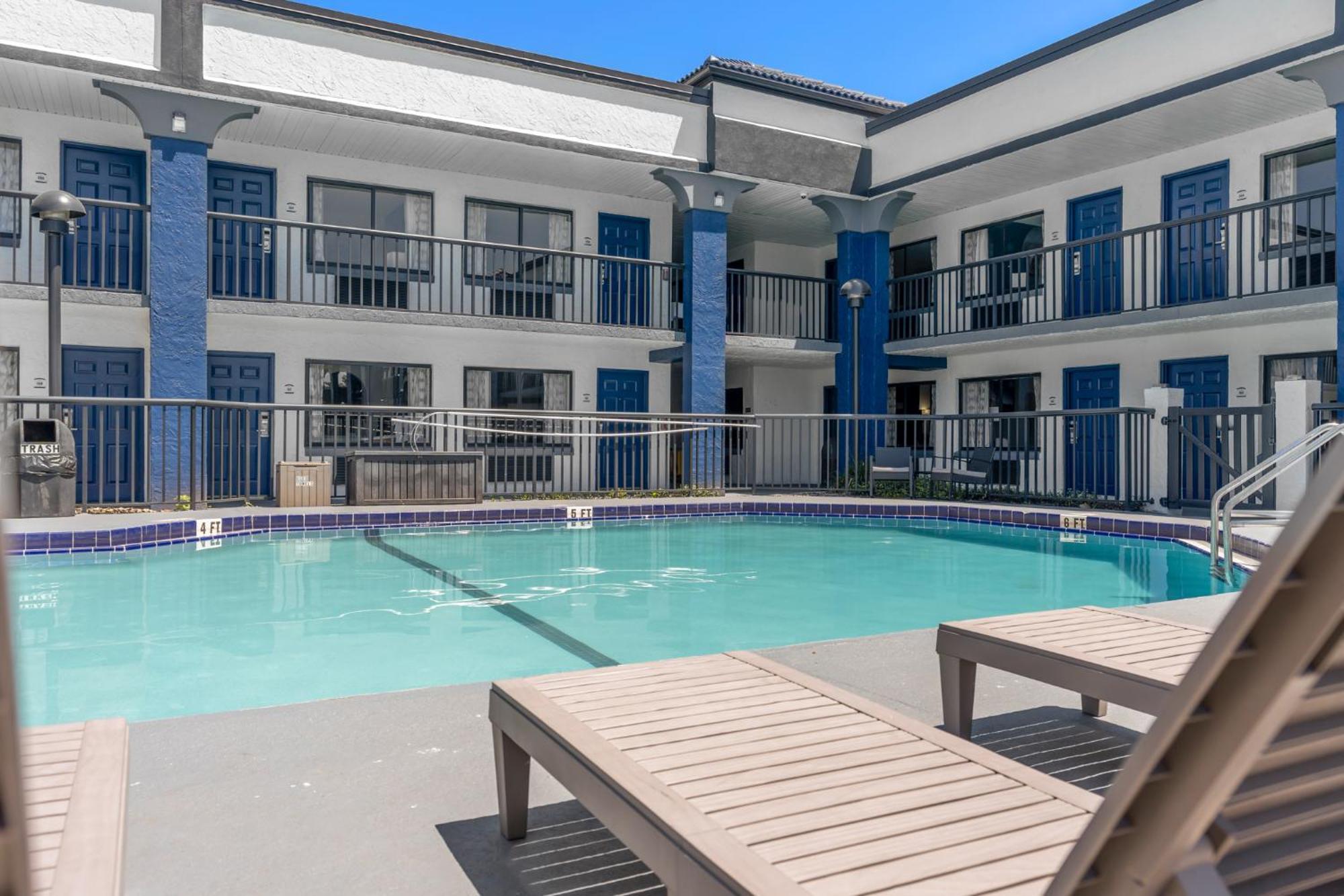 Baymont By Wyndham Orlando East Hotel Alafaya Exterior foto