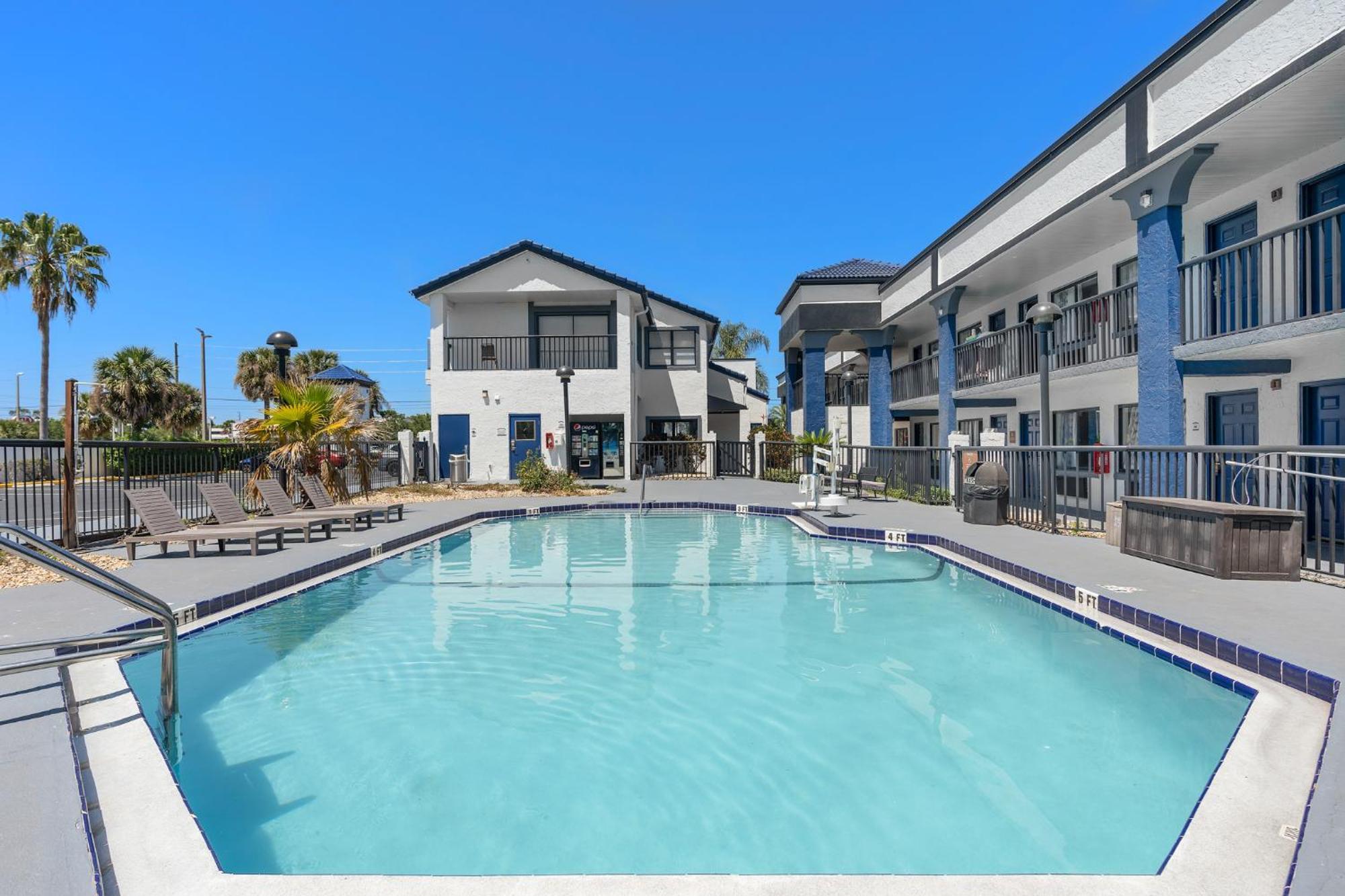 Baymont By Wyndham Orlando East Hotel Alafaya Exterior foto