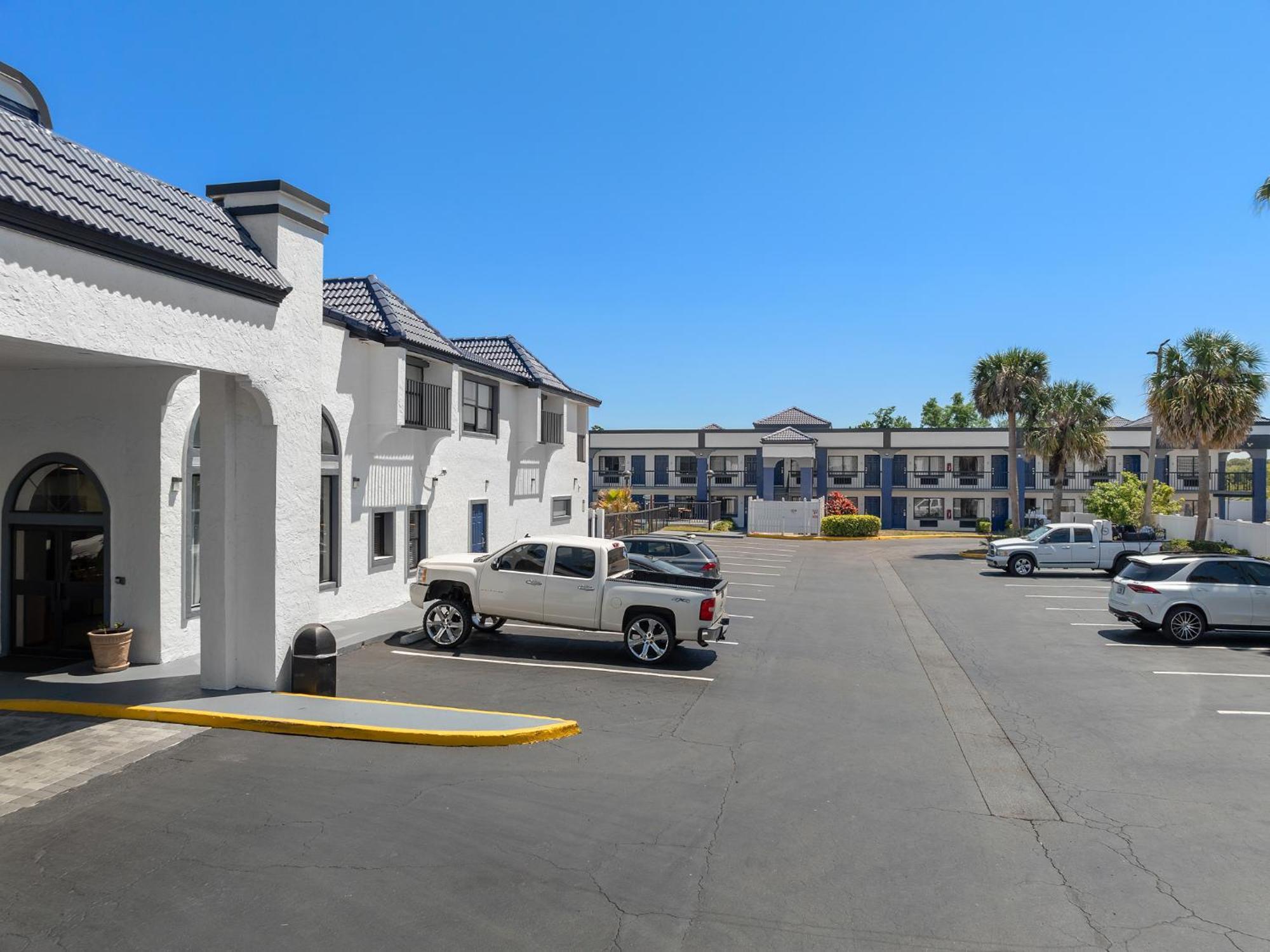 Baymont By Wyndham Orlando East Hotel Alafaya Exterior foto