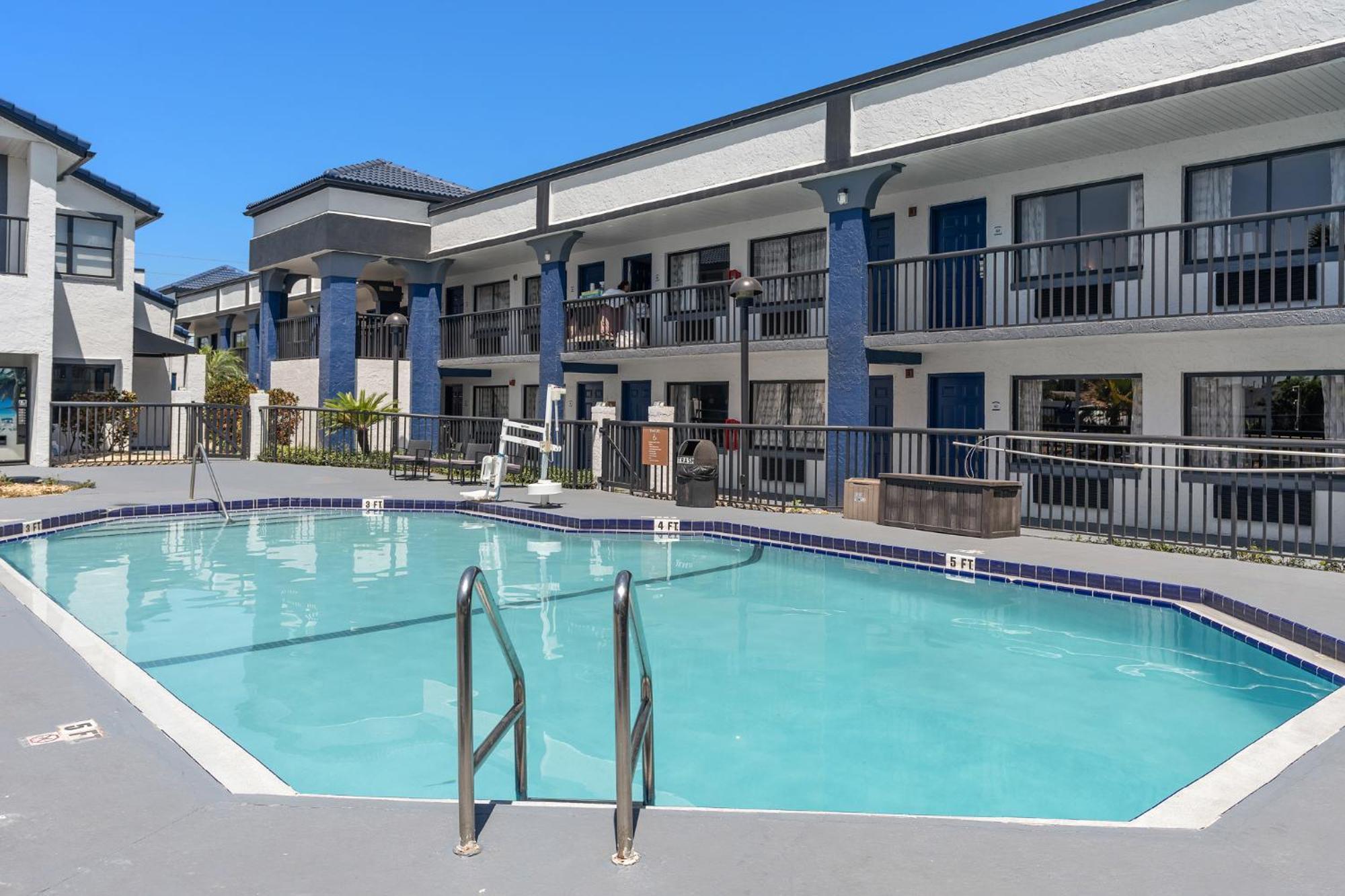 Baymont By Wyndham Orlando East Hotel Alafaya Exterior foto
