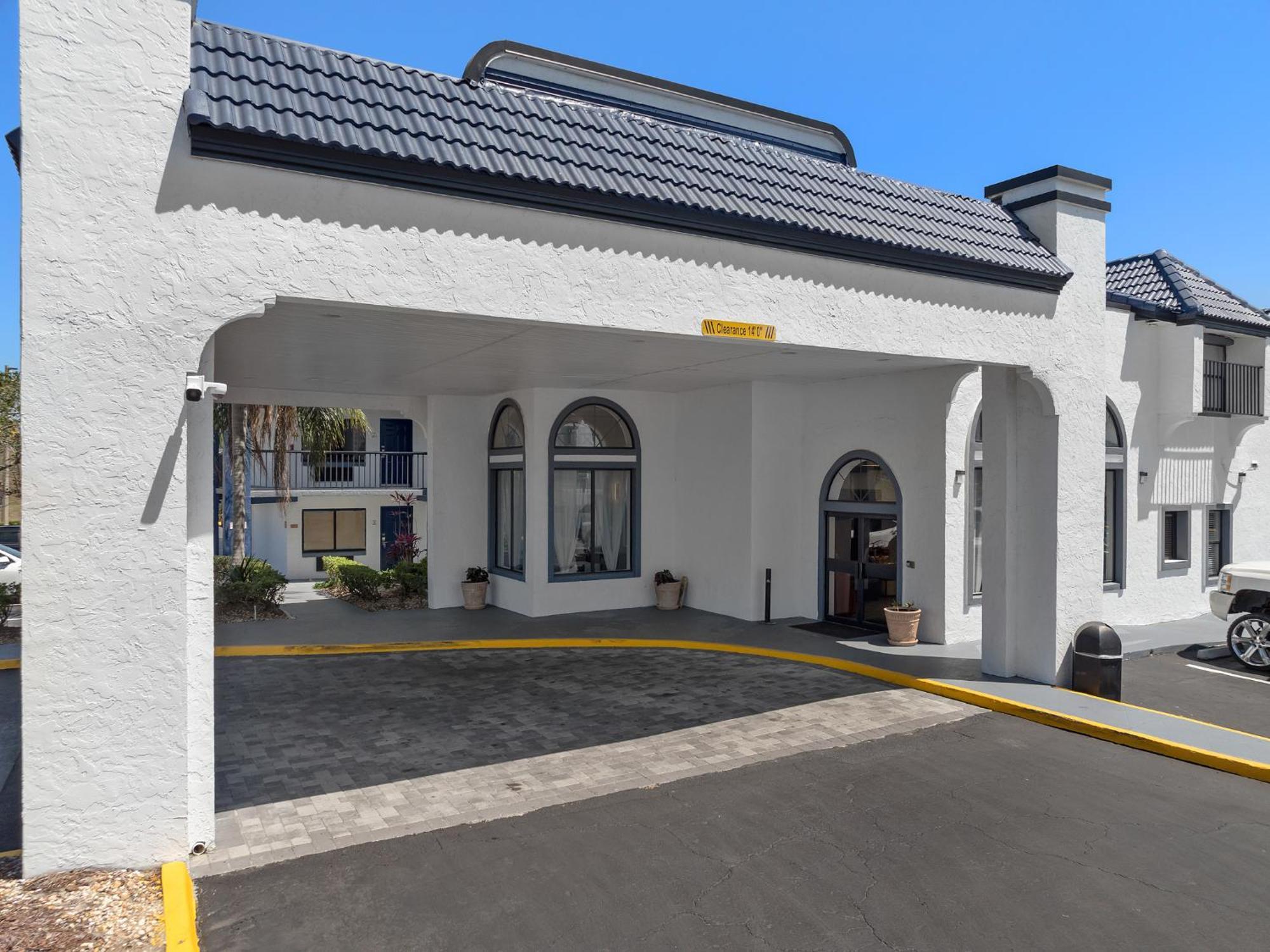 Baymont By Wyndham Orlando East Hotel Alafaya Exterior foto